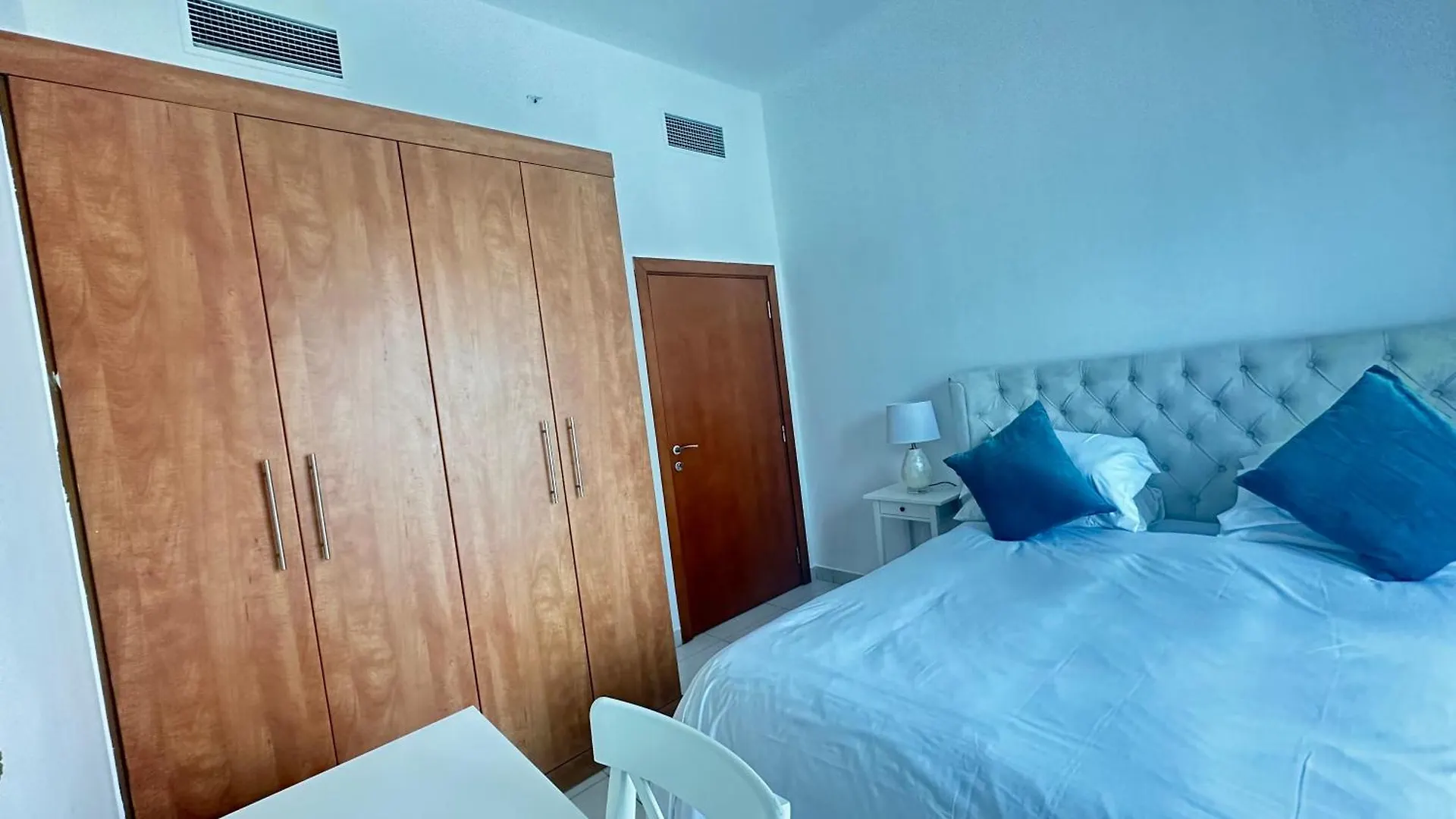 Spacious Modern 2 Bedroom Apartment Marina View 5 Min From Tram Dubai