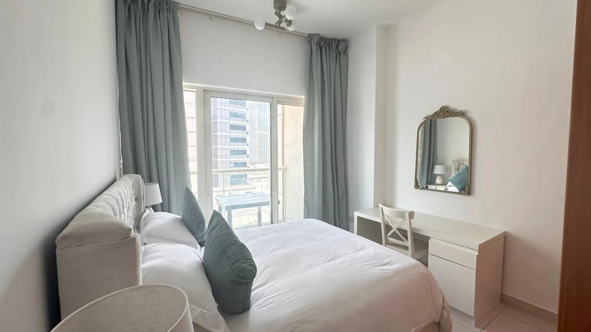 Spacious Modern 2 Bedroom Apartment Marina View 5 Min From Tram Dubai